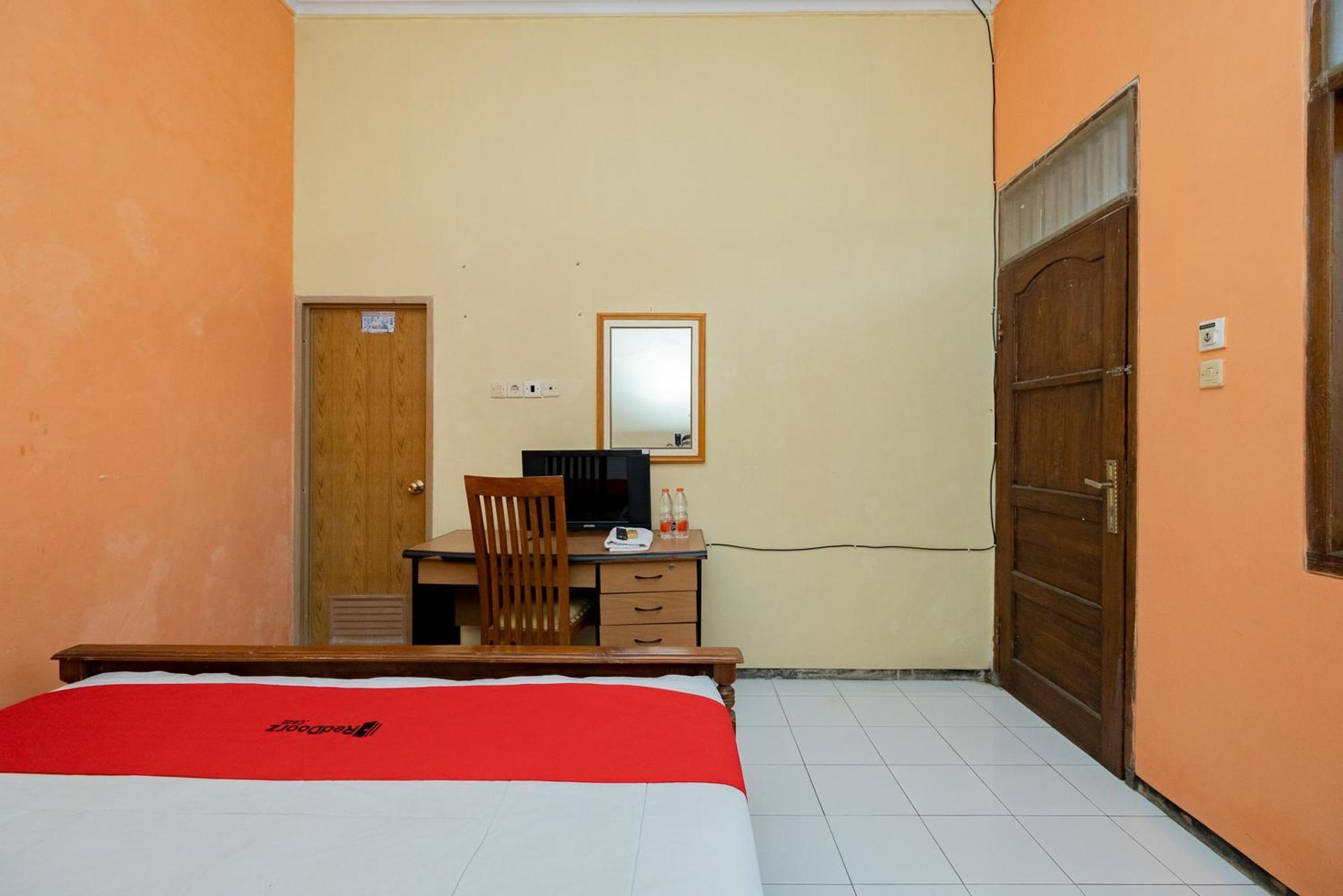 Reddoorz Syariah At Jalan Sunan Giri Tuban 투반 외부 사진